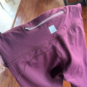 Vuori high waisted Yoga pants